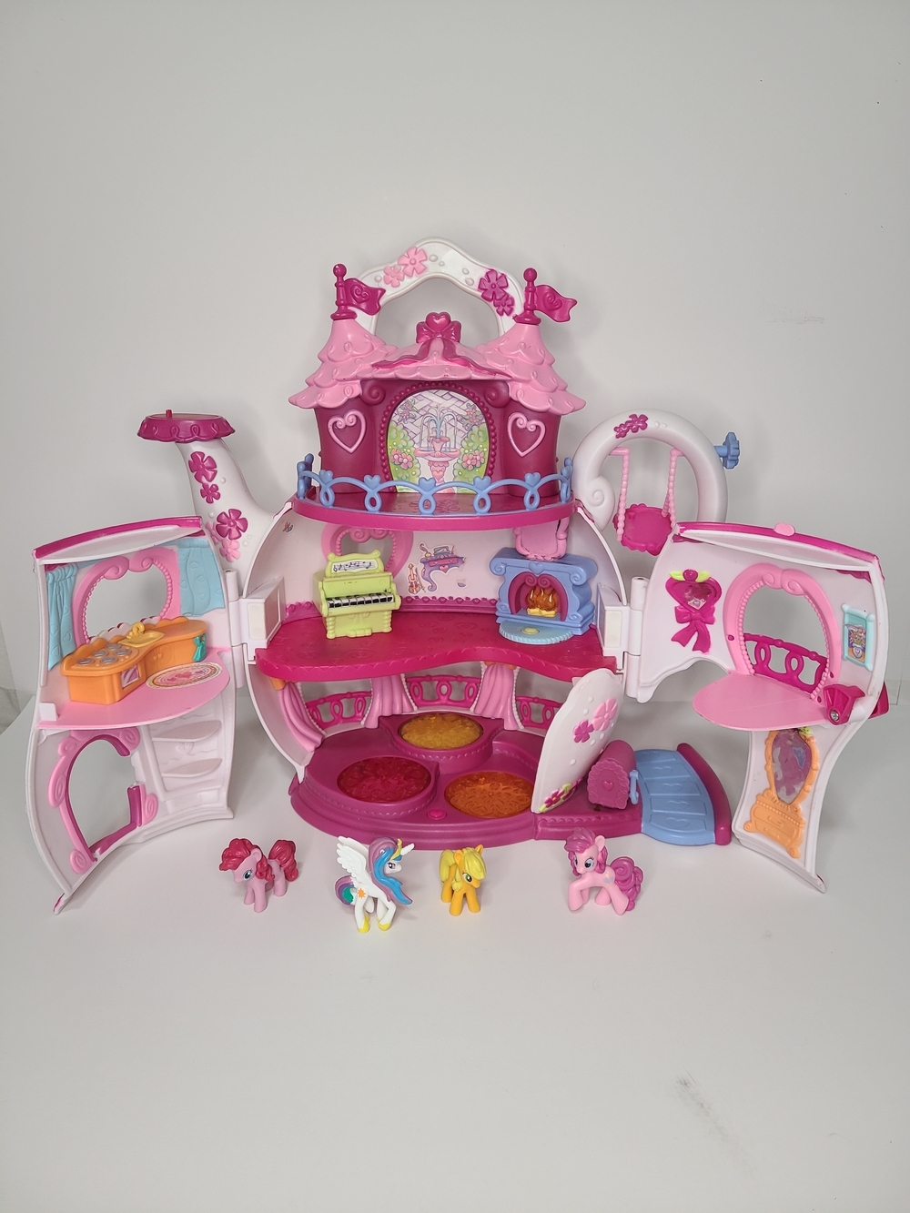 My Little Pony Teapot Palace Playset & 4 Ponies Working Condition